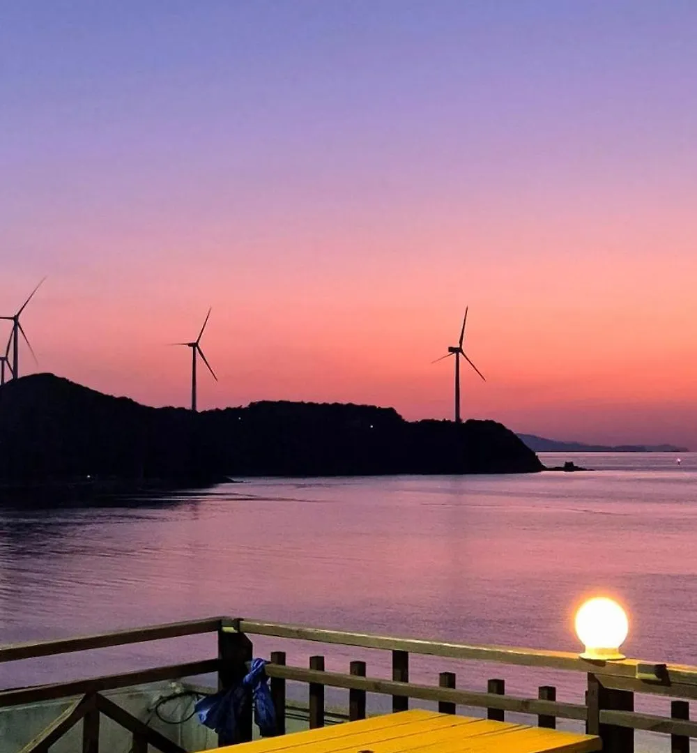 Yeongheungdo Haevichi Pension インチョン広域市 3*,  韓国